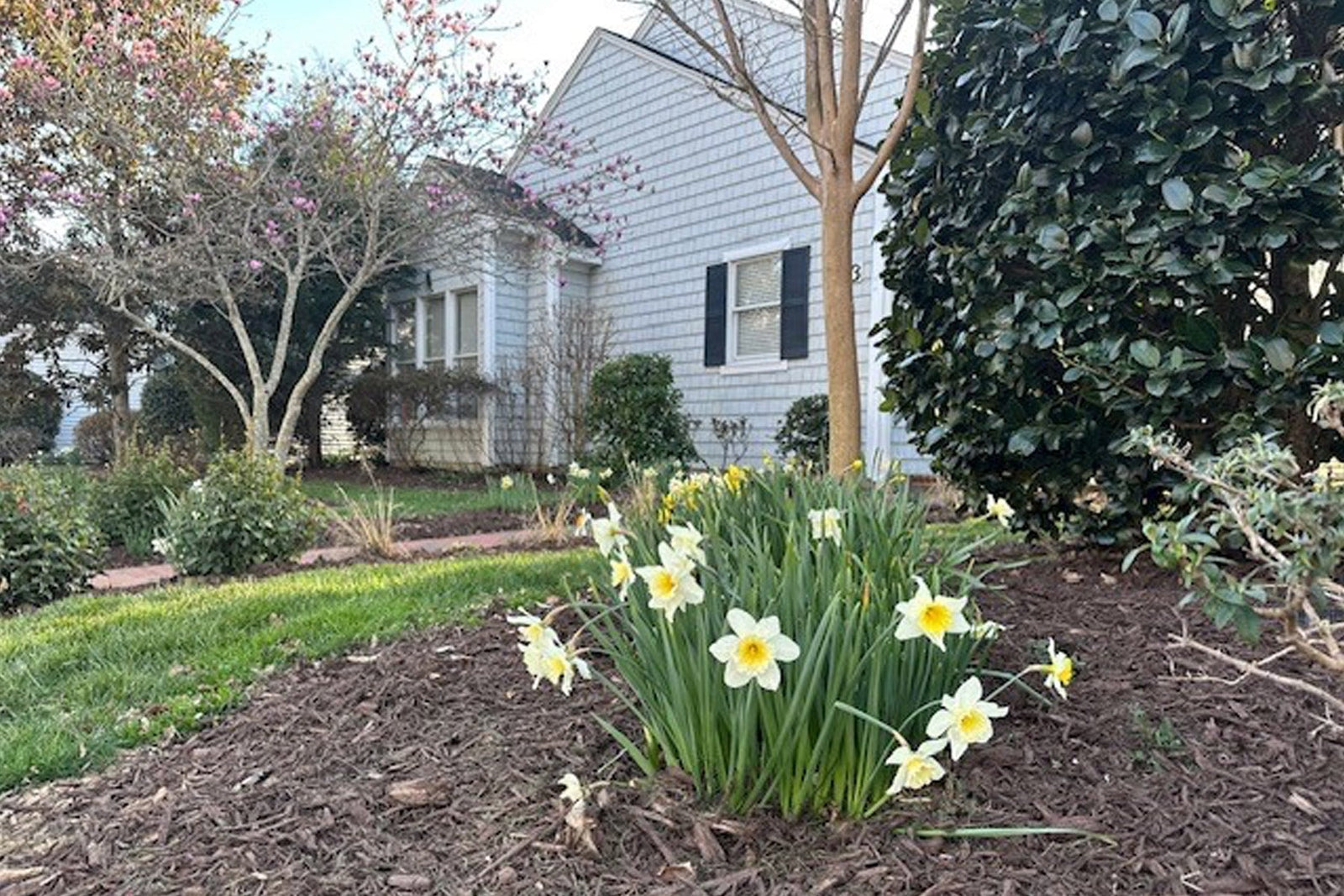 Boost your home’s curb appeal before selling!