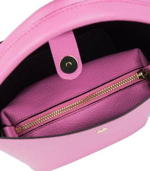 Introducing the SMALL LEATHER BUCKET HANDBAG by LE BORSETTE: This sleek white handbag boasts a structured design with a single top handle and detachable crossbody straps. With its minimalistic style and tiny gold accent on the front, its clean lines and smooth texture provide a modern, sophisticated look.