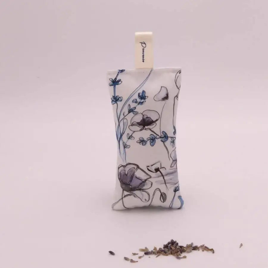 A L&#39;AUGUSTE PROVENCE French Lavender Sachet from Provence is displayed in front of a bundle of dried lavender on a white surface.