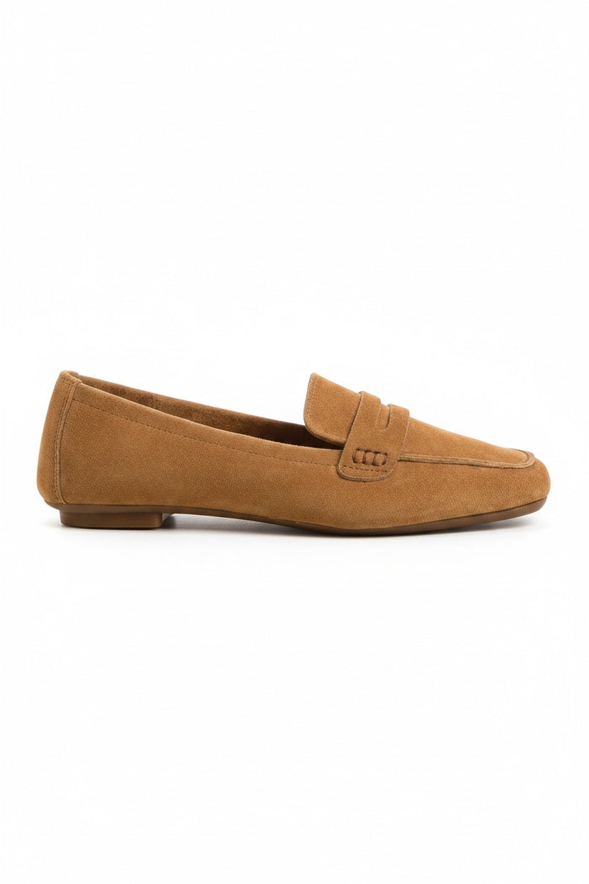 Close-up of REQINS - HEMA SUEDE LOAFER IN CAMEL, featuring a stitched design, decorative strap, leather insole, and soft textured finish for a classic and elegant look.