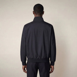 A man stands against a neutral background, wearing the SAVE THE DUCK - FINLAY JACKET IN BLUE BLACK with matching black shirt, trousers, and shoes. He has a neutral expression and his arms rest at his sides.