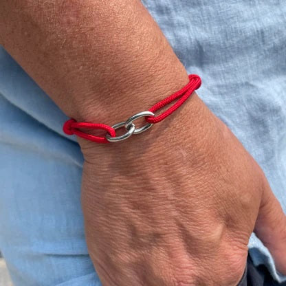 The STOLEN RICHES - BRAGA String Bracelet with Linked Chain in Red features a minimalist nylon cord, an adjustable red band, and a stainless steel interlocking chain accent for durable style.