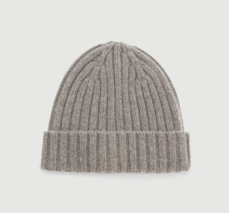 A nut-colored ribbed beanie by HARTFORD, expertly crafted from a soft cashmere and wool blend, featuring a folded cuff and shown against a plain white background, exuding luxurious knitwear appeal.
