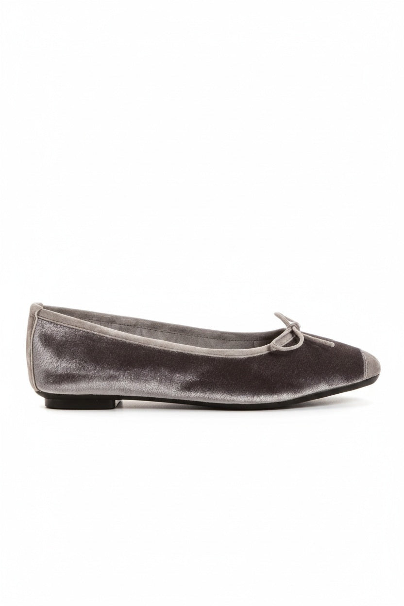REQINS - HARMONY VELVET BALLET FLAT IN GRIS: grey velvet ballerinas with a small bow at the toe and a low heel, offering a feminine aesthetic.