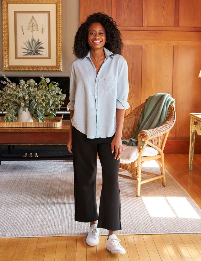 A pair of FRANK &amp; EILEEN - BELLA ITALIAN SWEATPANT IN BLACK from FRANK &amp; EILEEN featuring a mid-rise drawstring waist. The pants have a straight-leg cut with a slightly loose fit and a clean hem at the bottom. Made from Triple Fleece fabric, they appear smooth and comfortable, perfect for casual wear. The background is a plain white textured surface.