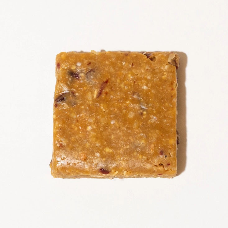 A package of BIG SPOON ROASTERS Cranberry Cashew Snack Bar. The packaging displays cranberries, cashews, and cocoa nibs against a white background, with text indicating it is gluten-free, dairy-free, soy-free, and palm oil-free and weighs 60 grams (2.1 oz).