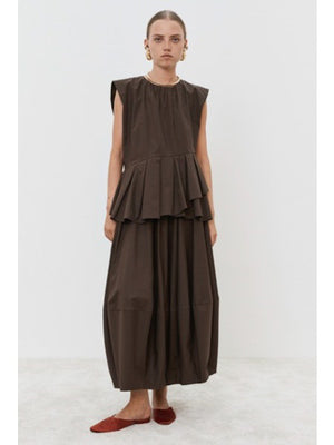 Close-up of a neutral beige textured fabric with a fine, even weave. This smooth and uniform material is perfect for creating the MEIMEIJ - PLEATED ASYMMETRICAL TOP with its sleek sleeveless silhouette and distinctive peplum hem, suitable for diverse textile applications.