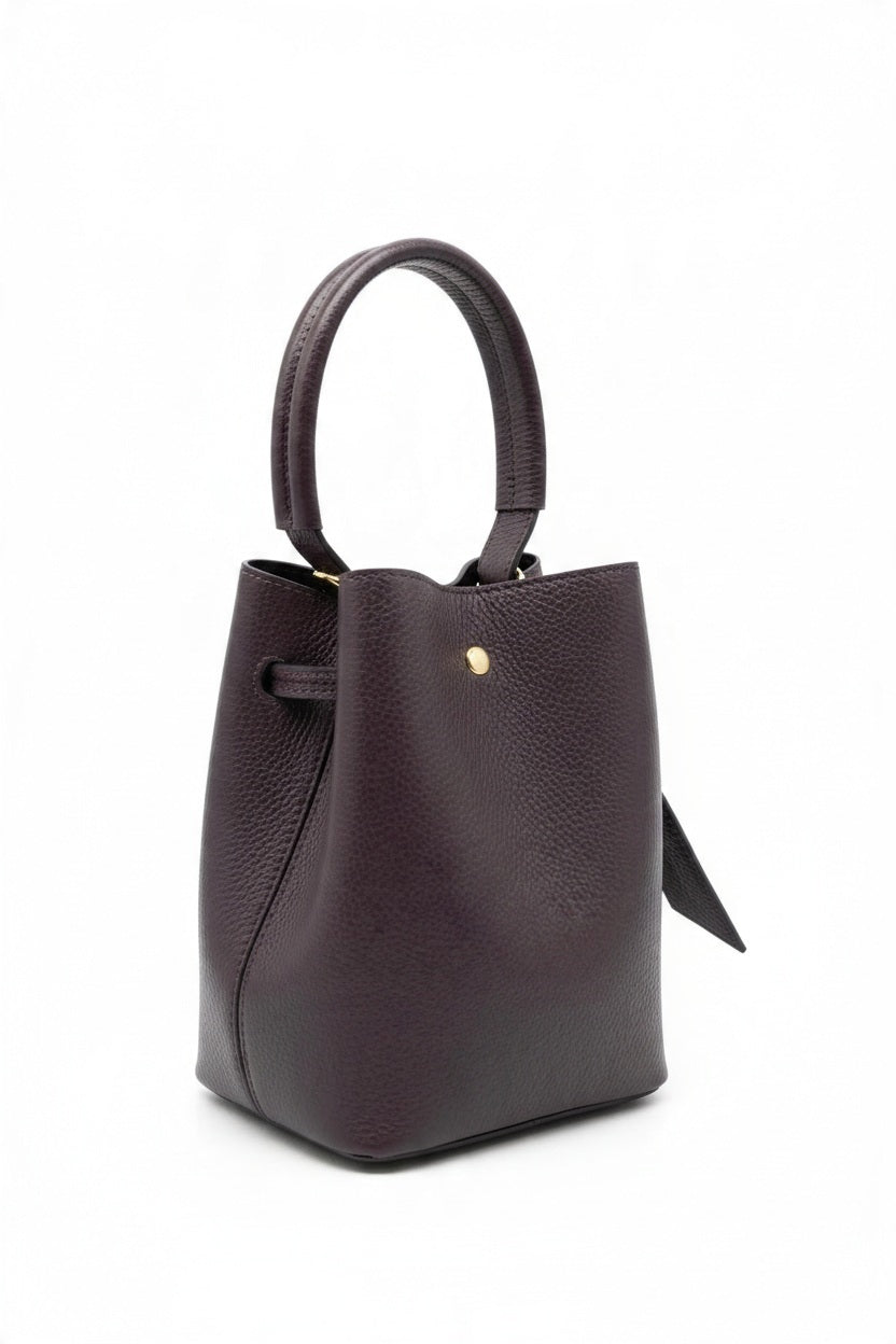 ANTONIO MODA LEATHER HANDBAG IN BROWN: a deep brown Italian leather bucket bag with a pebbled finish, featuring a single top handle, drawstring closure, and gold hardware.