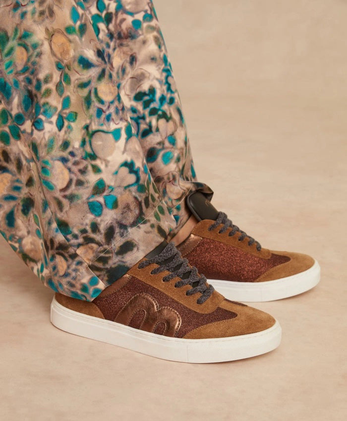 The MOMONI - VENEZIA SNEAKER by MOMONI features black and gray leather uppers, a white box sole, and lace-up front. Displayed from the front against a plain light gray background.