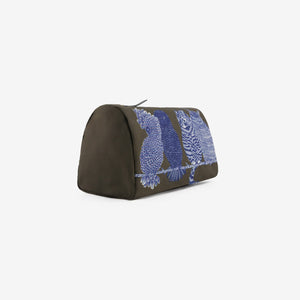 The INOUI EDITIONS - CHOUETTE COSMETIC POUCH IN KHAKI by INOUI is a khaki polyester pouch featuring embroidered designs of three blue owls and one blue cat sitting together on a branch, crafted in India.