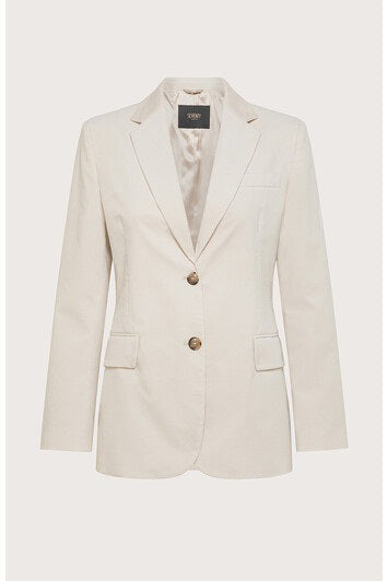 Presenting the SEVENTY - LIGHTWEIGHT VELVET BLAZER by SEVENTY: a cream-colored women&#39;s blazer with a tailored fit, meticulously crafted in Italy. This refined piece boasts a notched lapel, two front flap pockets, a chest pocket, and two brown buttons for closure. Its lightweight velvet lining adds smoothness and a hint of shine inside.