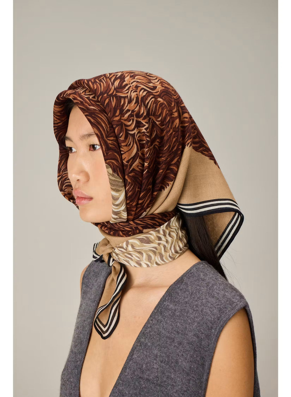 Illustration of a polar bear with white fur standing above and slightly overlapping a brown grizzly bear, both facing to the right, set against a plain beige background inspired by the INOUI EDITIONS OURS WOOL SCARF made from 100% wool in India.