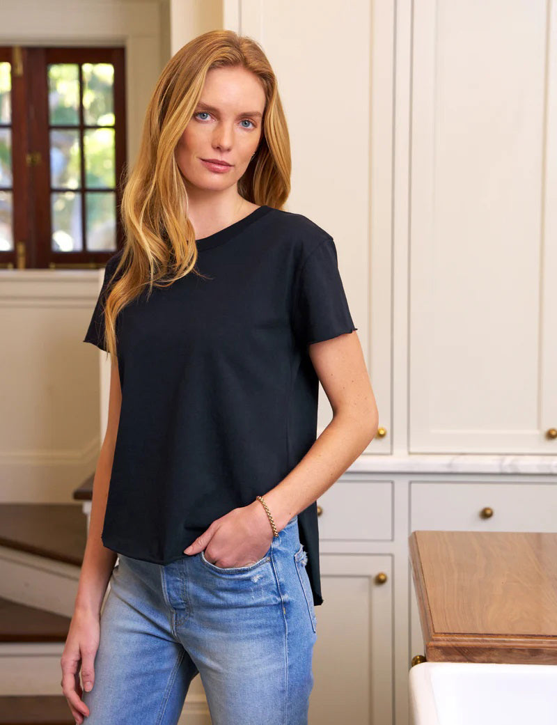 The FRANK AND EILEEN - THEO PERFECT TEE is a plain white vintage short-sleeve tee with a classic crew neck and slightly curved hem.