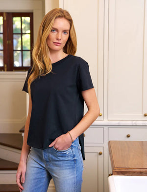 The FRANK AND EILEEN - THEO PERFECT TEE is a plain white vintage short-sleeve tee with a classic crew neck and slightly curved hem.