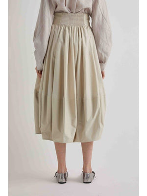 A rich oak brown fills the image, resembling a blank canvas ready to showcase the bold form of the MEIMEIJ - BALOON SKIRT IN OAK by MEIMEIJ.