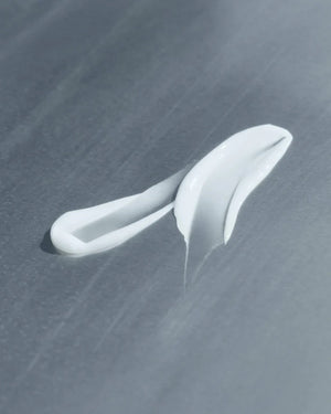 A silver and white bottle of U BEAUTY's THE SMOOTH DYNAMIC WRINKLE DEFENSE SERUM 15ML stands upright on a plain light gray background.