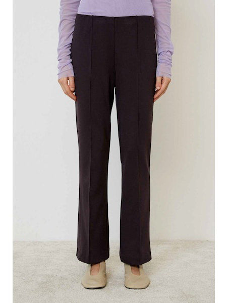 A close-up of MEIMEIJ&#39;s plain, dark brown fabric with a smooth, even texture—ideal for MEIMEIJ - PULL ON PANTS.