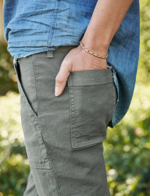 The FRANK AND EILEEN - THE JAMESON UTILITY JOGGER by FRANK & EILEEN, shown against a light gray background, is a pair of navy blue pants with a straight-leg design. These joggers feature an elastic high-rise waistband, multiple utility pockets, and cuffed ankles.