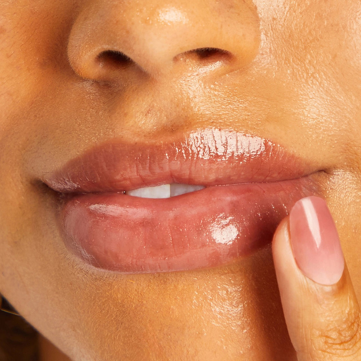 A brown glass bottle labeled "KITSCH - 100% CASTOR OIL" is set between a black mascara wand and a clear oil dropper. Renowned for supporting hair growth and moisturizing cuticles, this beauty essential is displayed on a plain white background.