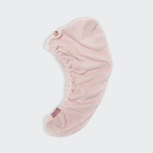 The KITSCH Quick Dry Hair Towel packaging highlights its luxurious eco-friendly blend of organic cotton and bamboo, showcasing softness and high absorbency. An image emphasizes friction-free drying, with the towel elegantly displayed beside the box, reflecting its natural allure.