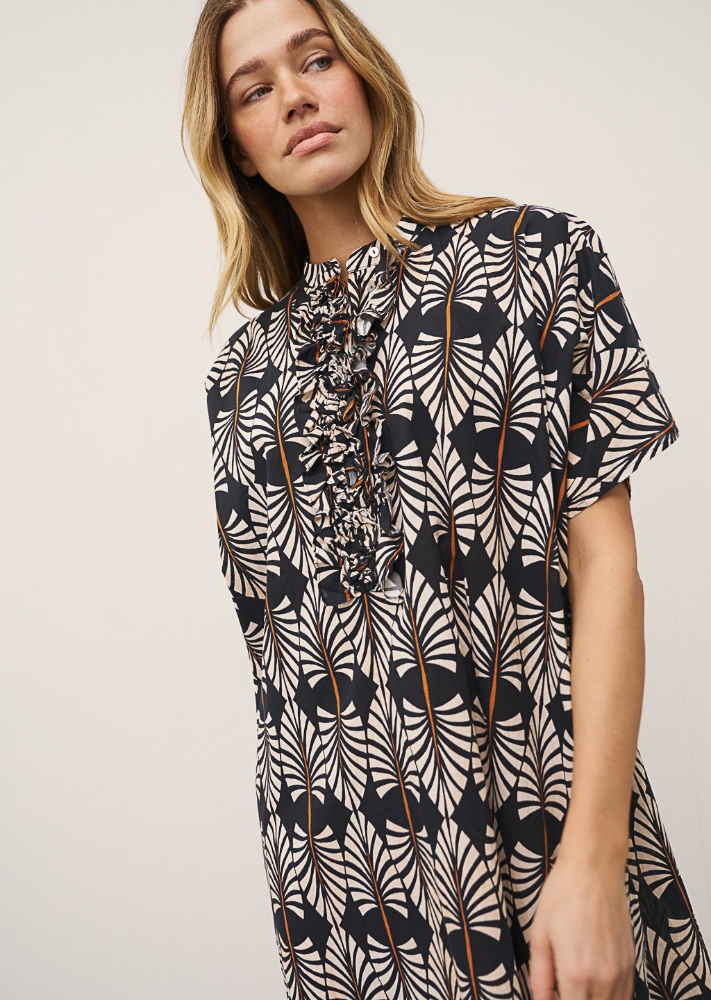DAISY DRESS IN BLACK PRINT - Fearrington Village DAISY DRESS IN BLACK PRINT - Fearrington Village