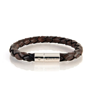 ATHISON size guide for the braided leather bracelet in dark brown: S (15.5–17 cm), M (17–18.5 cm), L (18.5–20 cm), XL (20–22.5 cm). Includes an illustration of this handcrafted ATHISON accessory.
