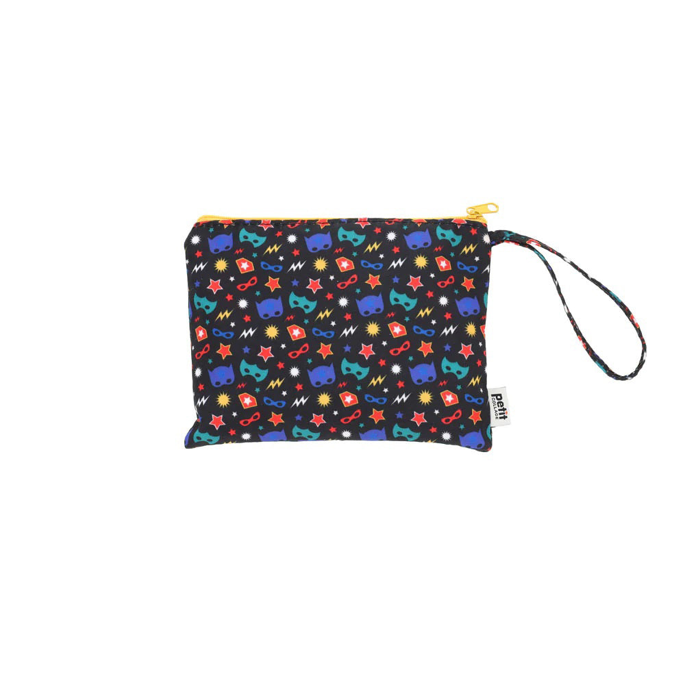 The image shows the packaging of the SUPERHERO DOUBLE SIDED ON THE GO PUZZLE by PETITECOLLAGE, ideal for ages 5+. It contains 49 pieces and is packaged in a vibrant, portable carrying case decorated with heroic characters. Warning: small parts included.