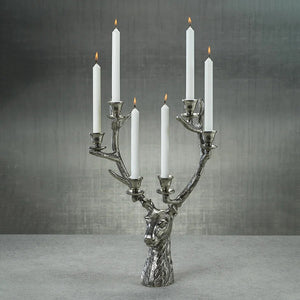 STAG HEAD 6 TIER CANDLEHOLDER IN SILVER ANTIQUE, a silver-toned alloy deer head statue featuring six candle holders positioned along its 16 in x 8 in x 24 in antlers.