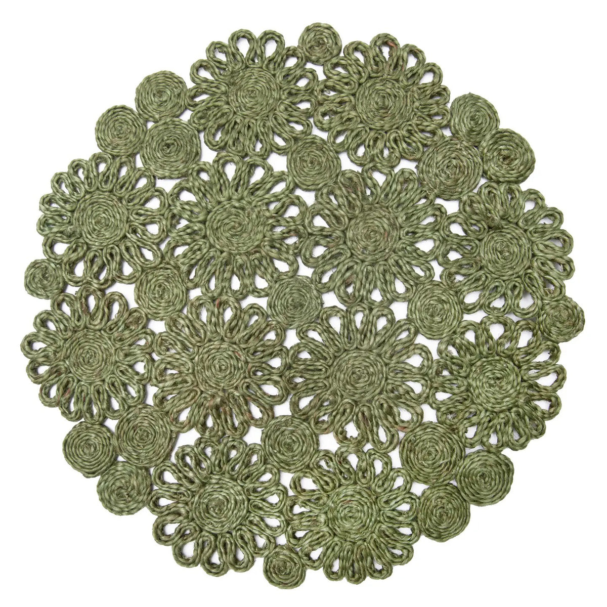 The DAISY JUTE ROUND PLACEMAT IN GREEN by COULEUR NATURE is a decorative piece made from natural jute, featuring a scalloped floral design with woven green patterns and lace-like details of coiled circles and petal-like loops.
