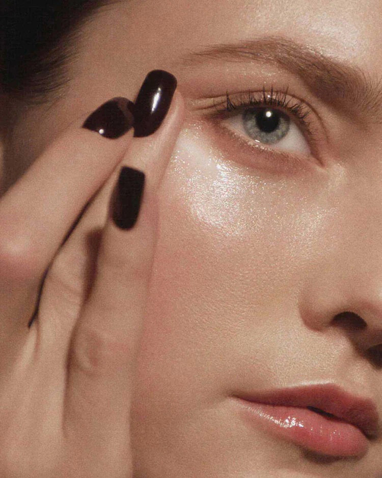 A beige and clear rectangular bottle of U BEAUTY THE RETURN EYE CONCENTRATE 15ML is displayed upright on a light gray background with a left-side shadow. This eye cream targets dark circles and revives tired eyes.