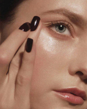 A beige and clear rectangular bottle of U BEAUTY THE RETURN EYE CONCENTRATE 15ML is displayed upright on a light gray background with a left-side shadow. This eye cream targets dark circles and revives tired eyes.