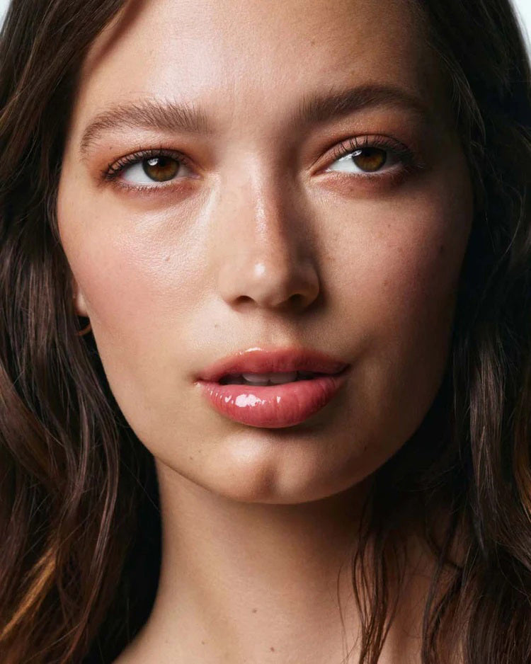 A 15ml tube of U BEAUTY THE PLASMA LIP COMPOUND, featuring white text and logo on the front, is shown upright on a white background.