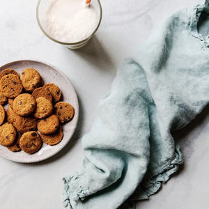 A brown, diamond-patterned box labeled "MEMAWS COUNTRY KITCHEN - CHOCOLATE CHIP COOKIES" by 1 IN 6 SNACKS features images of classic American cookies and offers homemade cookies with rich chocolate flavor. Net weight: 4 oz (113g).