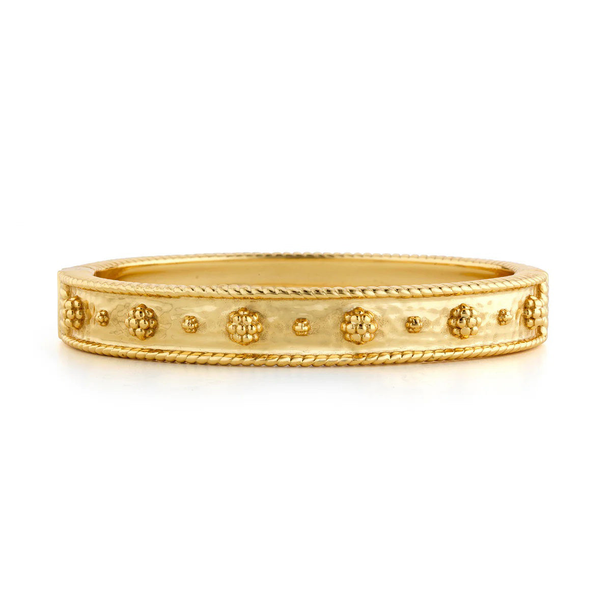 The CAPUCINE DE WULF - BERRY CLASSIC HINGED BANGLE features 18K gold-plated, textured floral beaded patterns and twisted rope edges. This anti-tarnish CAPUCINE DE WULF bracelet is beautifully shown on a white background.