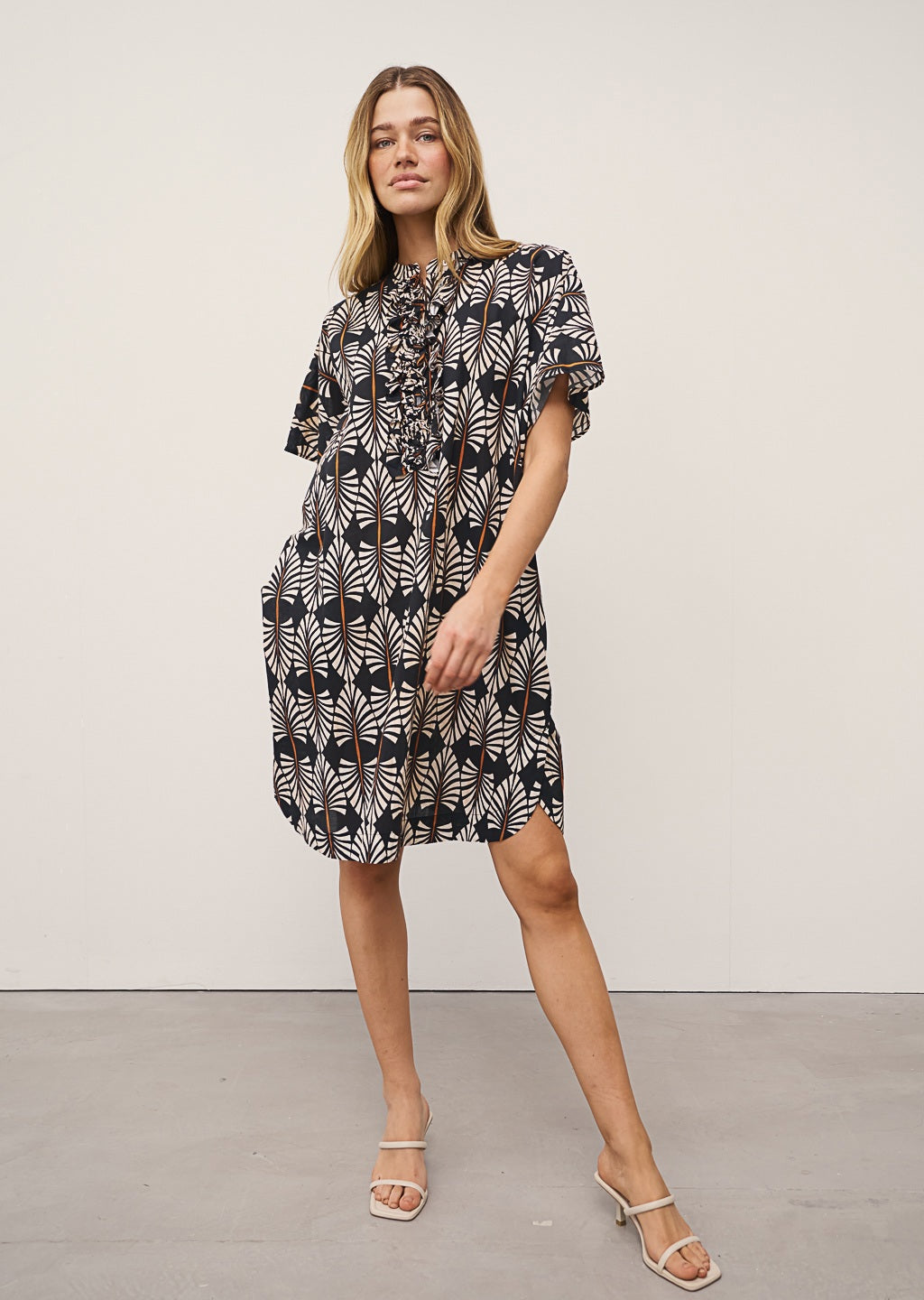DAISY DRESS IN BLACK PRINT