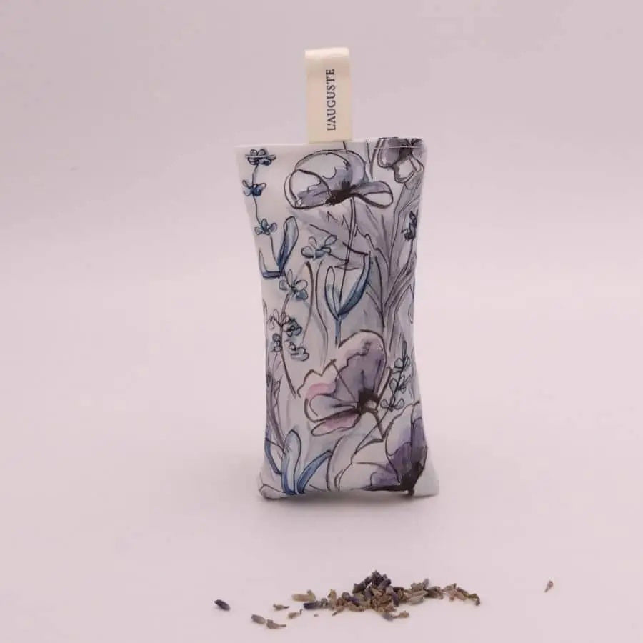A L&#39;AUGUSTE PROVENCE French Lavender Sachet from Provence is displayed in front of a bundle of dried lavender on a white surface.
