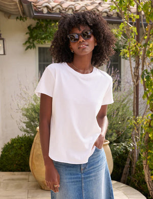 The FRANK AND EILEEN - THEO PERFECT TEE is a plain white vintage short-sleeve tee with a classic crew neck and slightly curved hem.