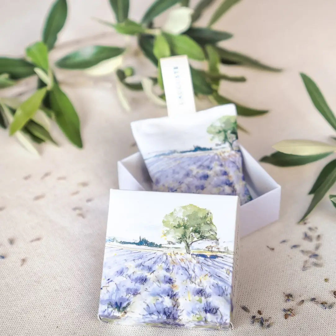 L&#39;AUGUSTE PROVENCE - FRENCH LAVENDER SACHET AND GIFT BOX: includes two organic sachets with watercolor lavender field designs, &quot;L&#39;AUGUSTE&quot; fabric tags, all elegantly presented in a box labeled “Fabriqué en Provence, FRANCE.”.