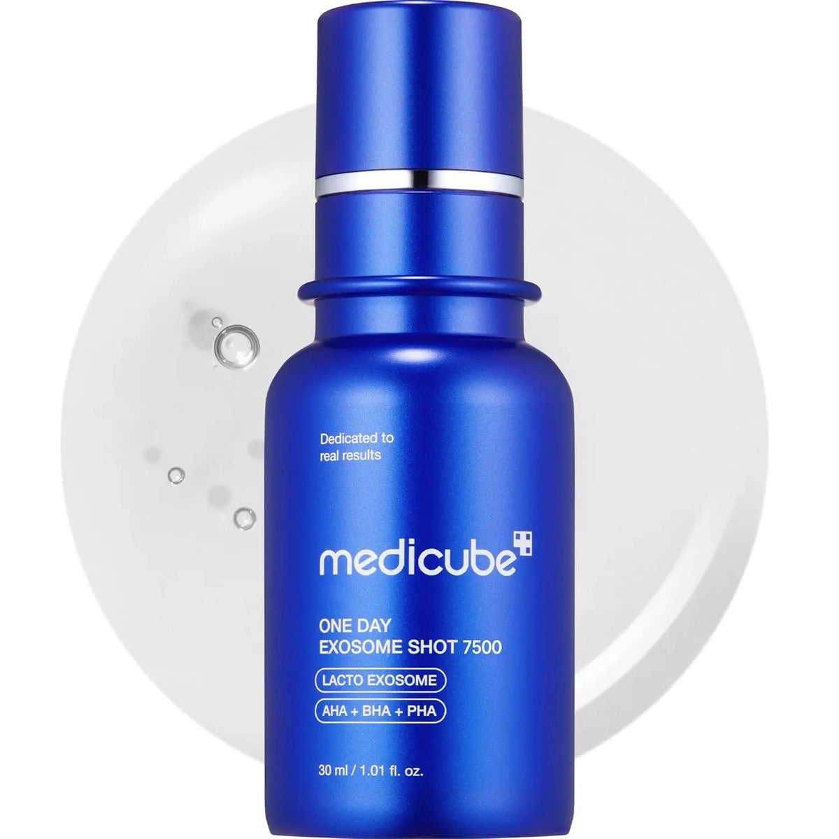 A blue GLOWISS bottle dispenses white MEDICUBE ZERO EXOSOME SHOT 7500 PPM SPICULE FACIAL SERUM. Text highlights “Liquid Microneedling” and describes it as an intensive microneedling booster for pore care; inset shows spicules and exosome details.