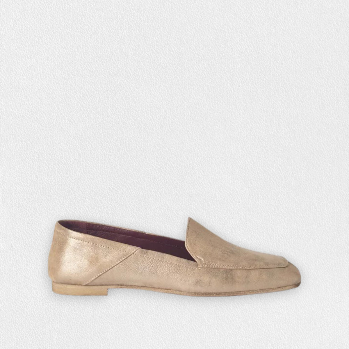 A single PAMELA LOAFER by MOMONI is shown against a white background. The beige leather shoe features an elegant design with a slightly pointed toe and a low, flat heel. The inside lining appears to be dark brown.