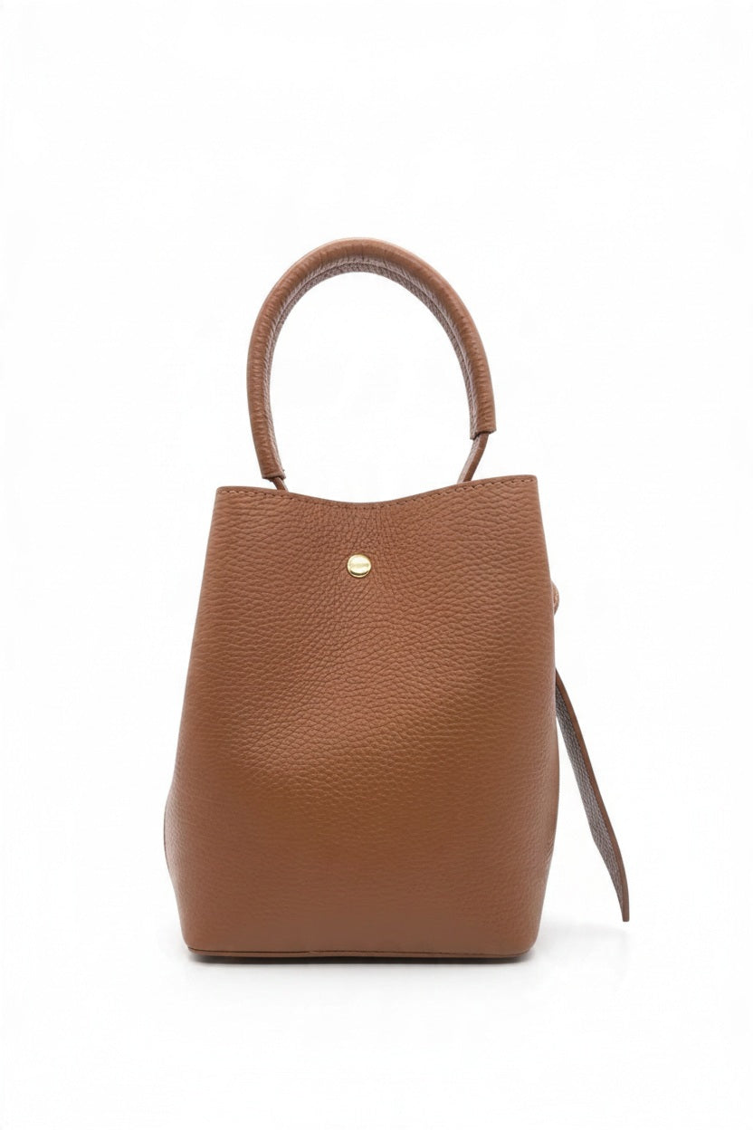 ANTONIO MODA LEATHER HANDBAG IN CAMEL, a brown pebbled leather bucket-style handbag with a single top handle and a gold button closure.