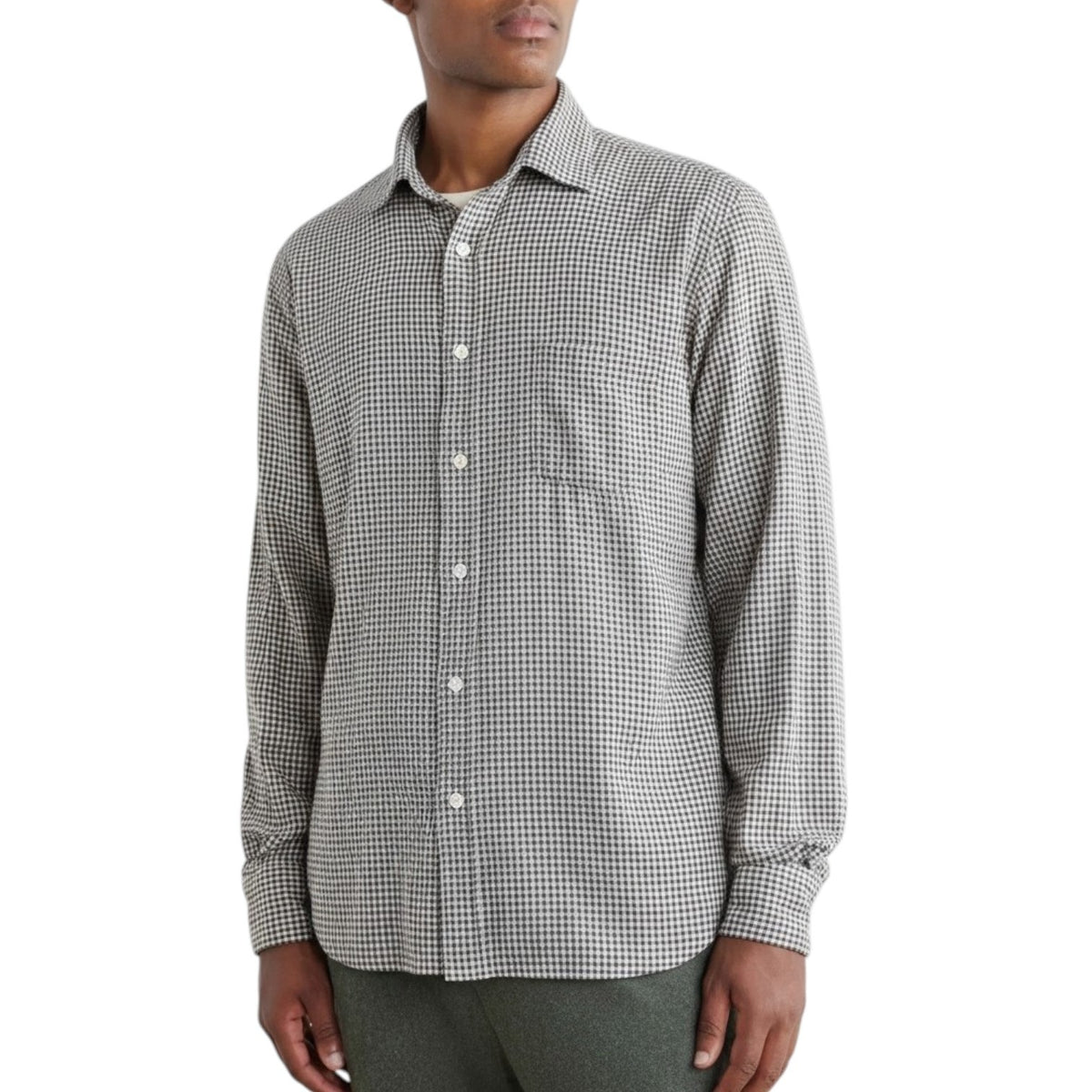 The HARTFORD - PAUL Checked Flannel Shirt in Navy is a men’s cotton flannel shirt featuring a classic blue and white gingham check pattern.