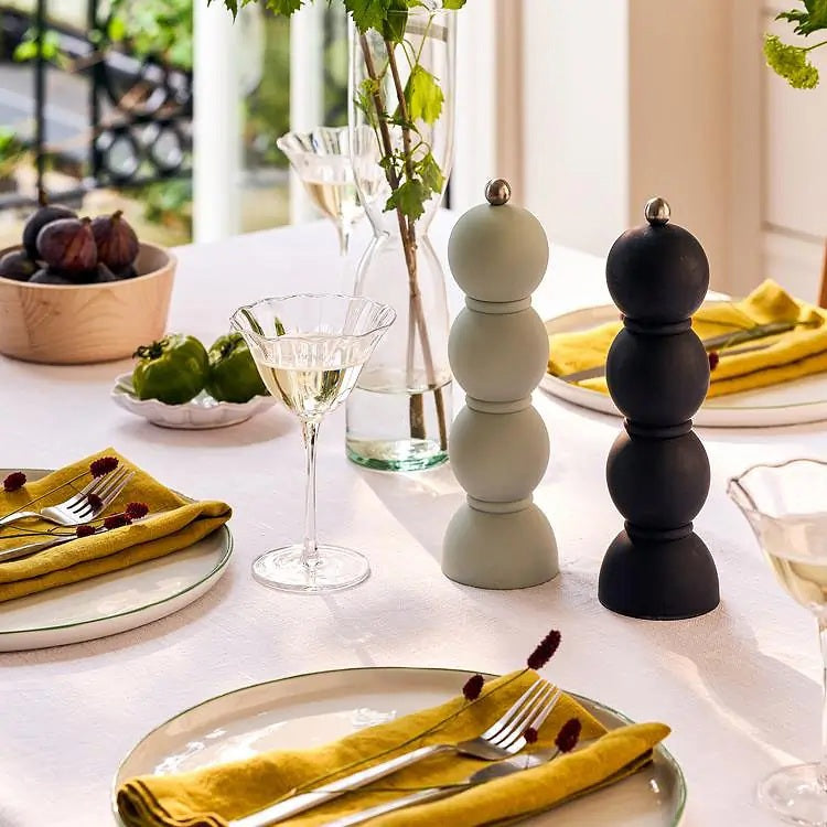 The ADDISON ROSS LONDON Scandi Bobbin Salt or Pepper Mill 23 cm features a matte black acrylic finish, three stacked spheres, a metallic knob, and a durable ceramic grinding mechanism in a modern, rounded design.