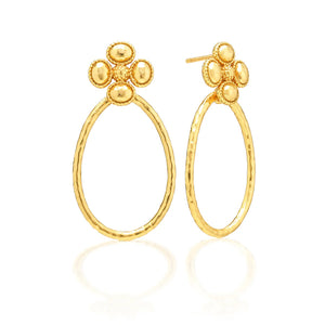 The CAPUCINE DE WULF Berry Clover Drop Earrings feature textured 18K gold oval hoops, inspired by teardrop shapes, suspended from a cluster of four rounded beaded circles with a shiny hammered finish and secure post backings.