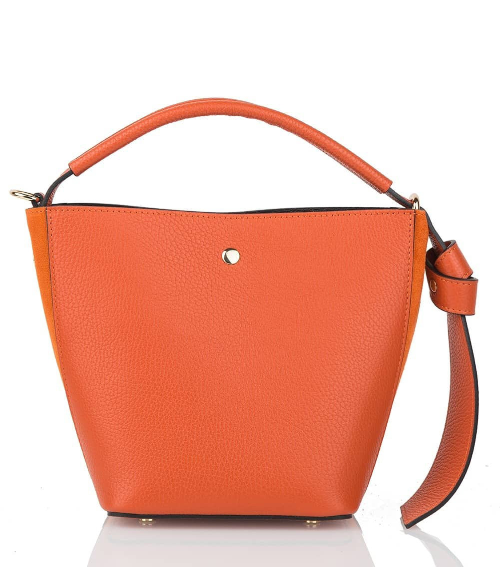 Introducing the SMALL LEATHER BUCKET HANDBAG by LE BORSETTE: This sleek white handbag boasts a structured design with a single top handle and detachable crossbody straps. With its minimalistic style and tiny gold accent on the front, its clean lines and smooth texture provide a modern, sophisticated look.