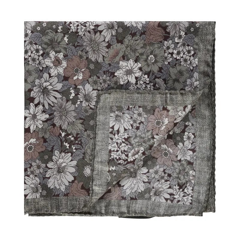 The AMANDA CHRISTENSEN Silk Pocket Square with Floral Pattern in Olive Melange features a square silhouette and an elegant floral motif in subtle tones. Carefully folded to display both sides of its design, this refined accessory makes a sophisticated addition to any collection of men’s accessories.