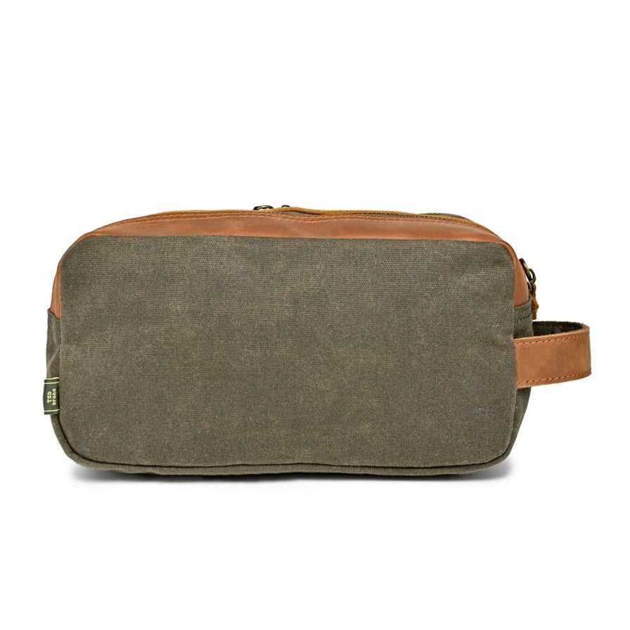The TSD BRAND Turtle Ridge Toiletry Bag in Olive features leather accents and durable waxed canvas. Grooming essentials fit neatly in elastic loops and mesh pockets, making it the perfect travel companion.