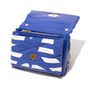 Introducing the VINTAGE SCARF AND LEATHER HANDBAG (VALENTINO) by MILANO MM33 - a stunning and distinctive blue quilted handbag adorned with white geometric patterns, featuring a rectangular gold clasp and a luxurious gold chain strap. Crafted in Italy from lambskin and a vintage scarf, this exquisite piece perfectly stands out against any plain white background.