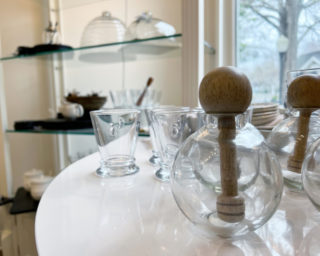Love these honey pots, a fun and modern spin on a classic!​​​​​​​​
​​​​​​​​
​​​​​​​​
#honey #honeypot #bees #modern #glass #clean #pretty #decor #tabletop #kitchen #nest #nestatfearrington #nestatfearringtonvillage #fearrington #fearringtonvillage @fearrington_house